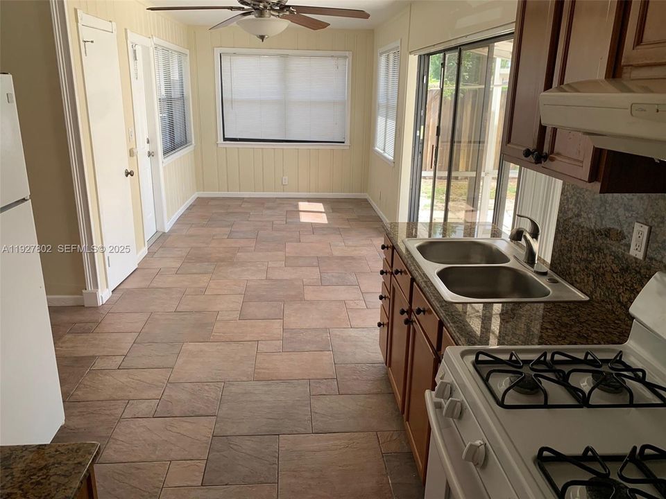 待售: $419,000 (3 贝兹, 2 浴室, 1271 平方英尺)