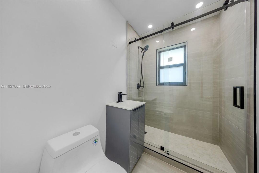 出租: $3,500 (3 贝兹, 2 浴室, 1132 平方英尺)