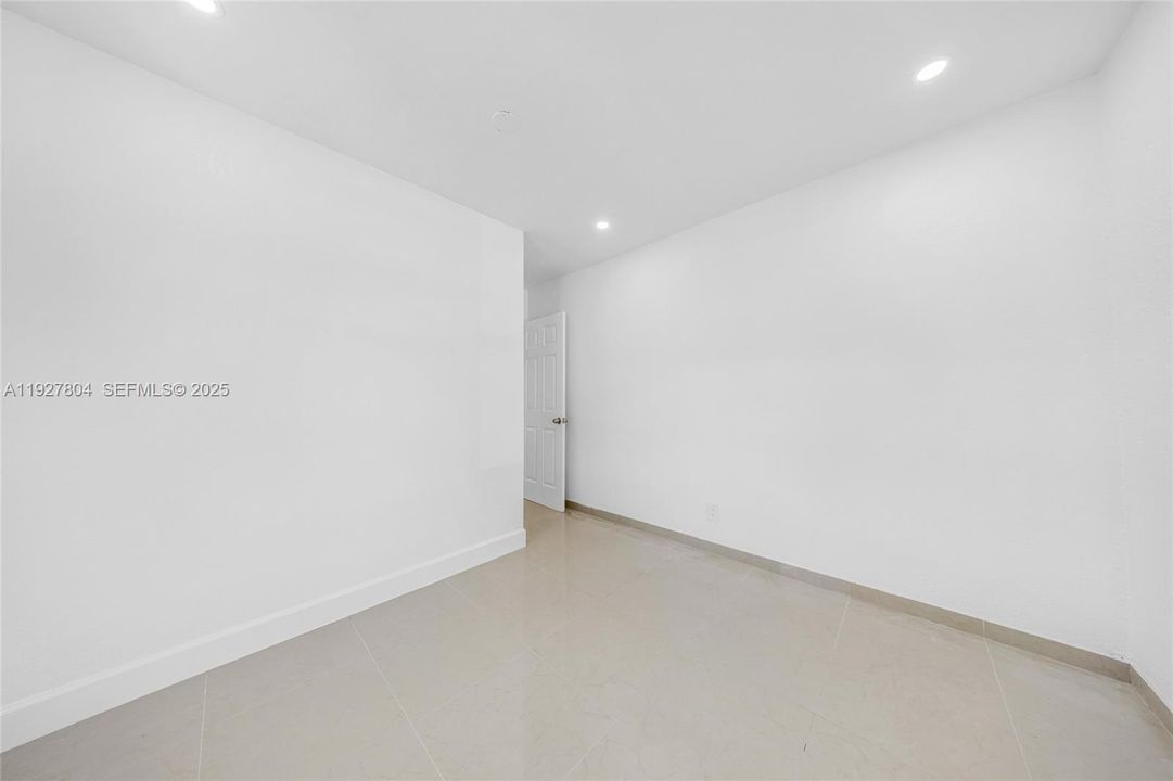 出租: $3,500 (3 贝兹, 2 浴室, 1132 平方英尺)