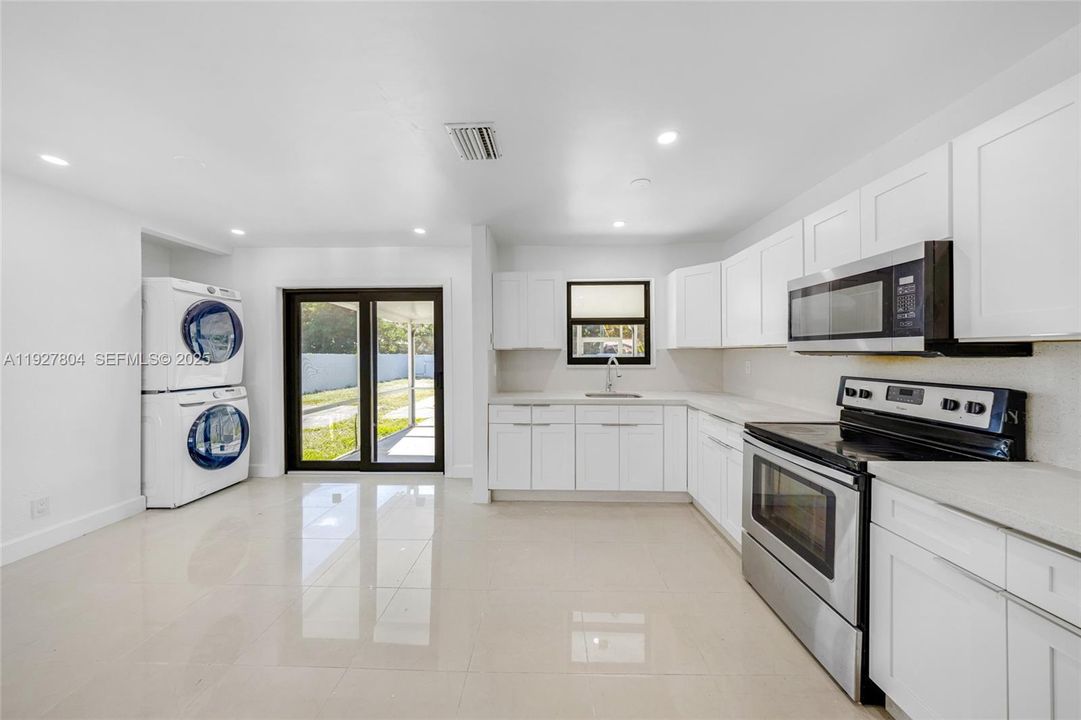 出租: $3,500 (3 贝兹, 2 浴室, 1132 平方英尺)