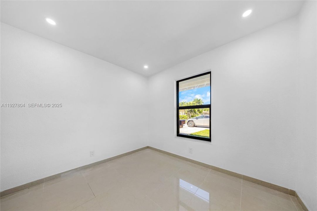 出租: $3,500 (3 贝兹, 2 浴室, 1132 平方英尺)