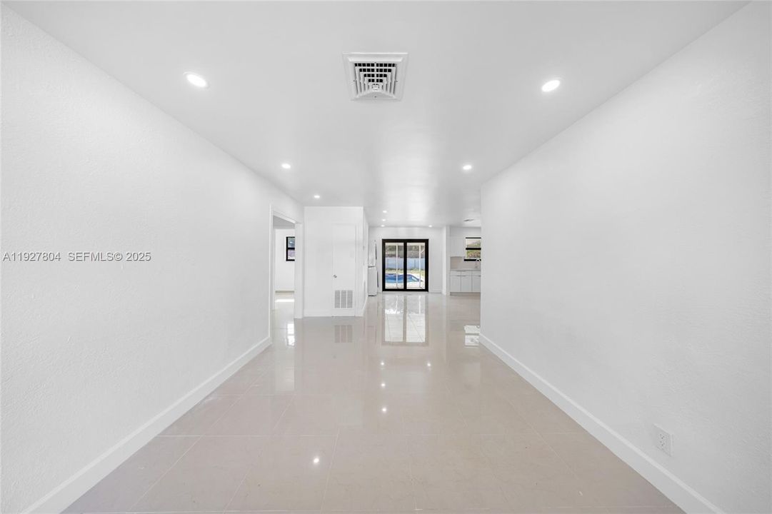 出租: $3,500 (3 贝兹, 2 浴室, 1132 平方英尺)