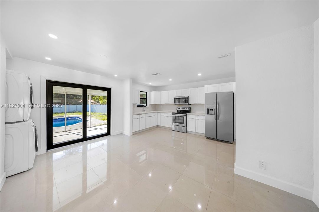 出租: $3,500 (3 贝兹, 2 浴室, 1132 平方英尺)