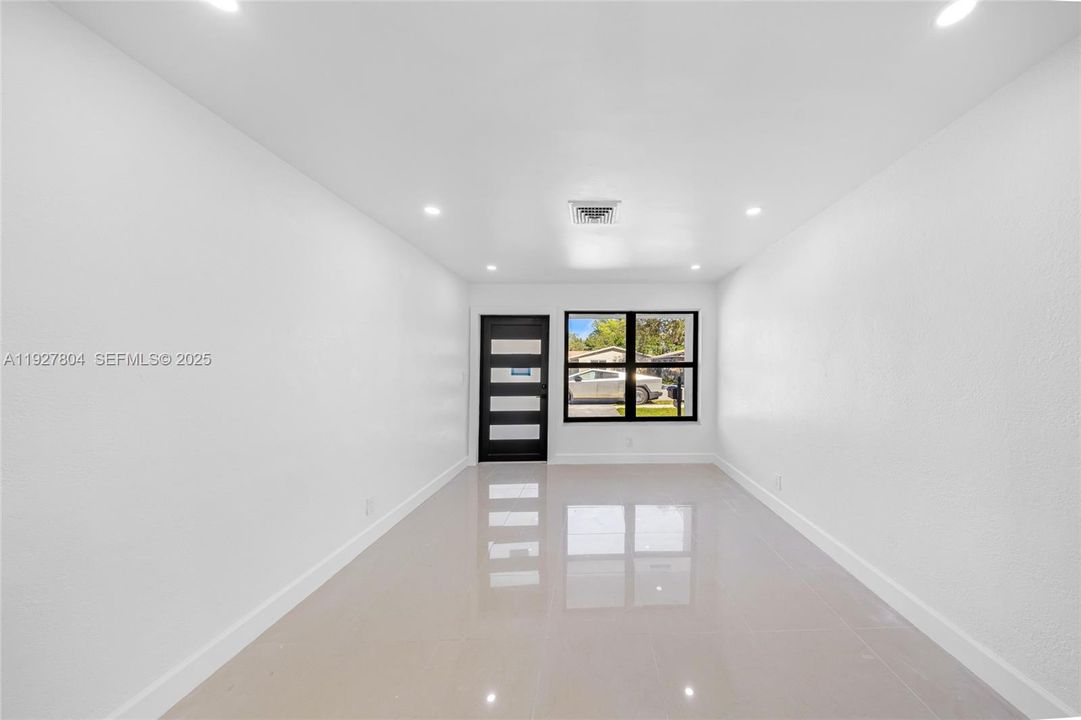 出租: $3,500 (3 贝兹, 2 浴室, 1132 平方英尺)