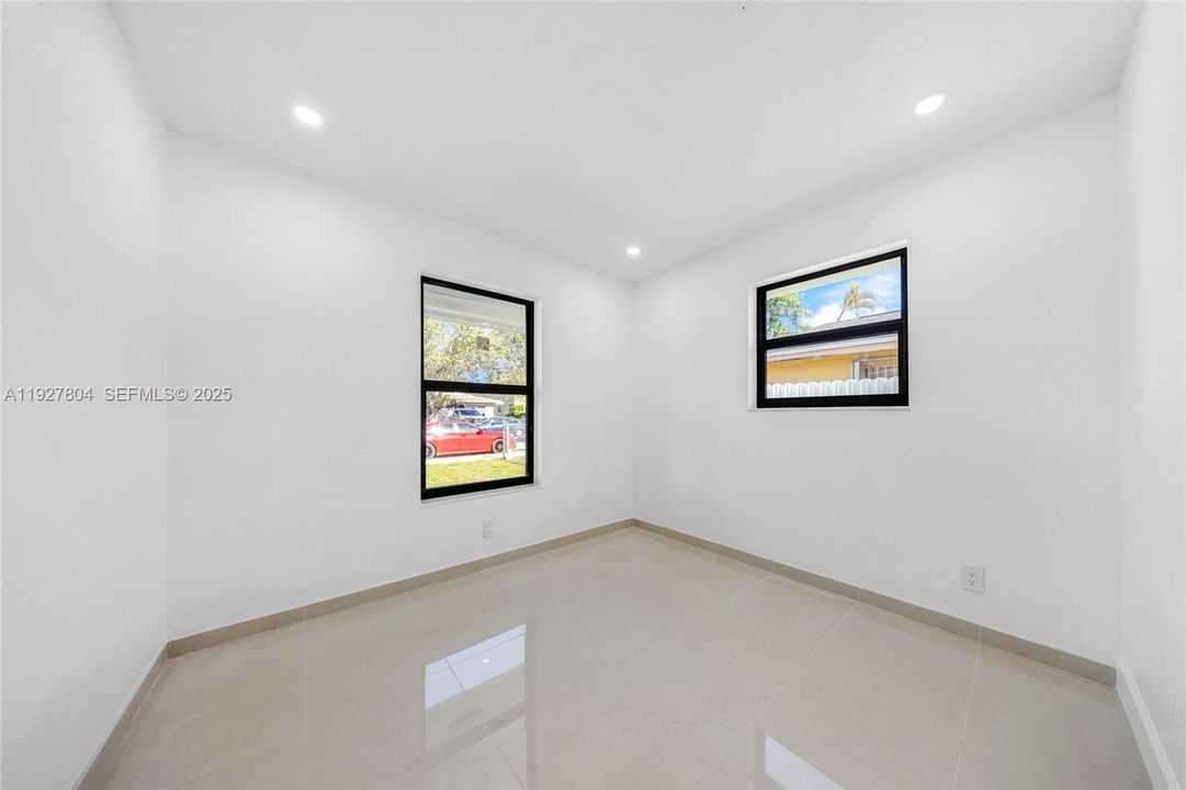 出租: $3,500 (3 贝兹, 2 浴室, 1132 平方英尺)