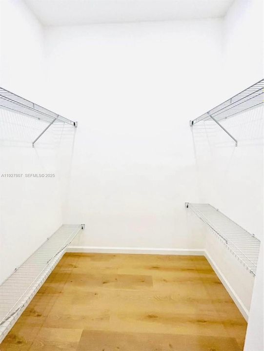 For Rent: $1,500 (1 beds, 1 baths, 3139 Square Feet)