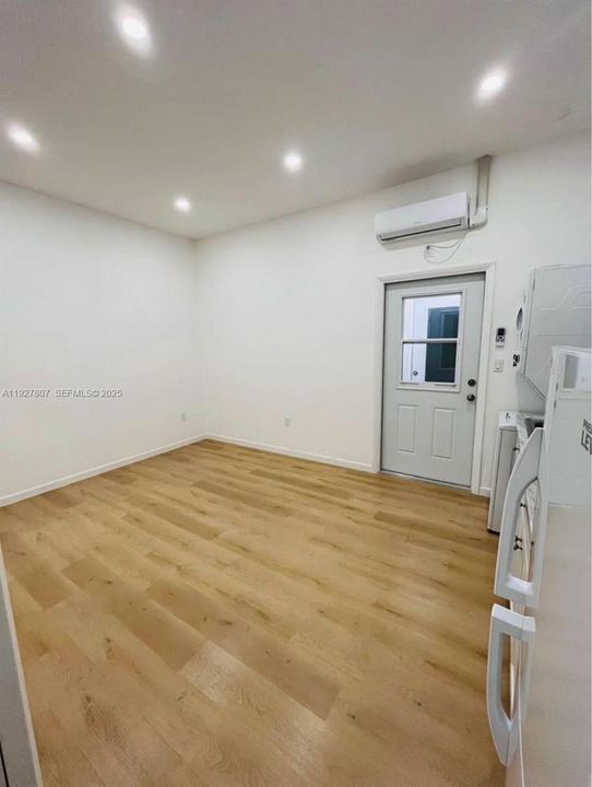 For Rent: $1,500 (1 beds, 1 baths, 3139 Square Feet)