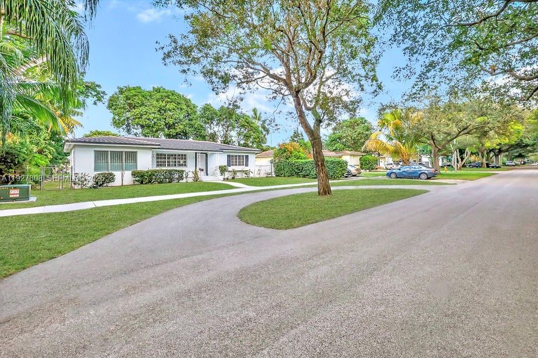 En Venta: $719,000 (2 camas, 1 baños, 1327 Pies cuadrados)