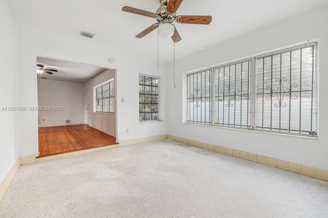 En Venta: $719,000 (2 camas, 1 baños, 1327 Pies cuadrados)