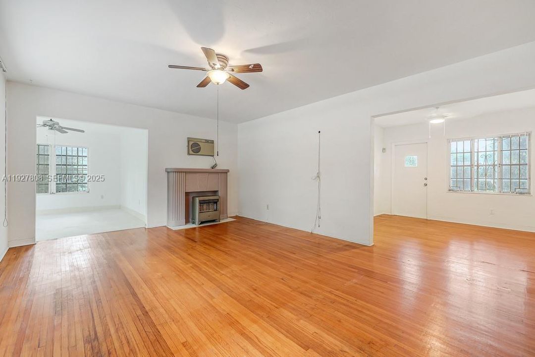 En Venta: $719,000 (2 camas, 1 baños, 1327 Pies cuadrados)