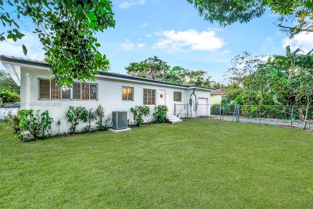 En Venta: $719,000 (2 camas, 1 baños, 1327 Pies cuadrados)