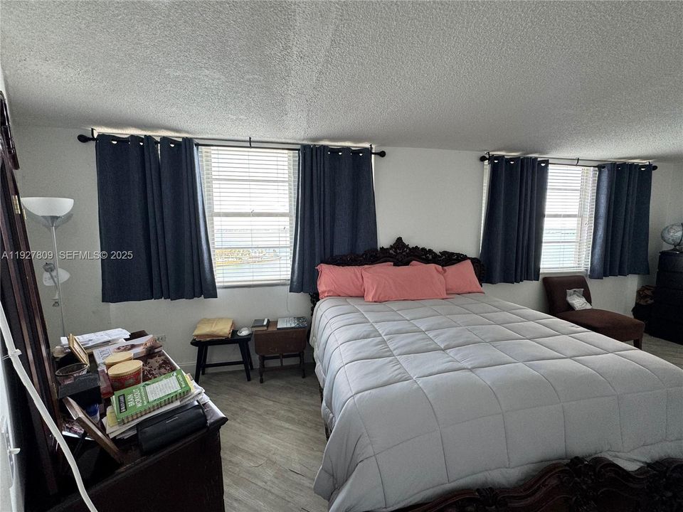 En Venta: $799,000 (3 camas, 3 baños, 990 Pies cuadrados)