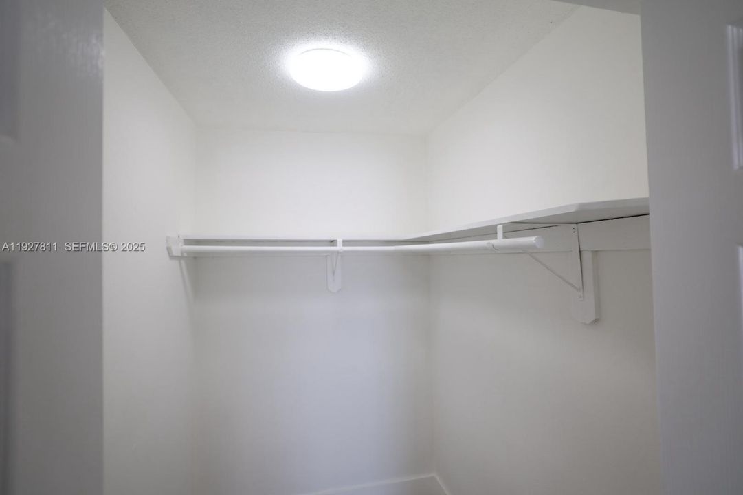 В аренду: $2,100 (2 спален, 1 ванн, 31279 Квадратных фут)