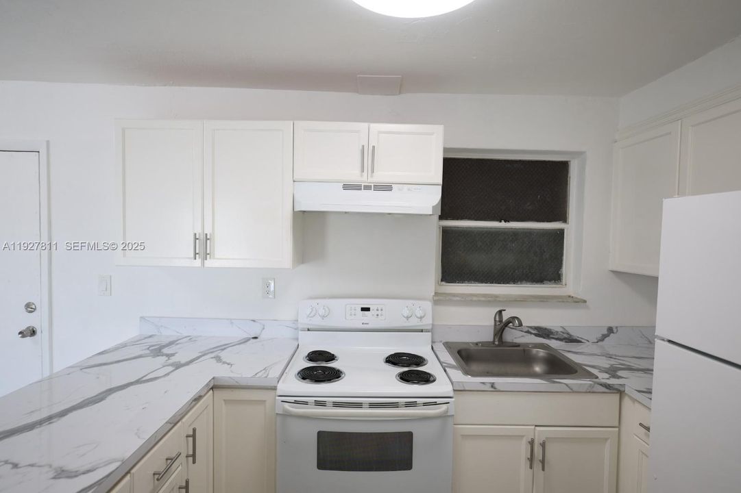 В аренду: $2,100 (2 спален, 1 ванн, 31279 Квадратных фут)