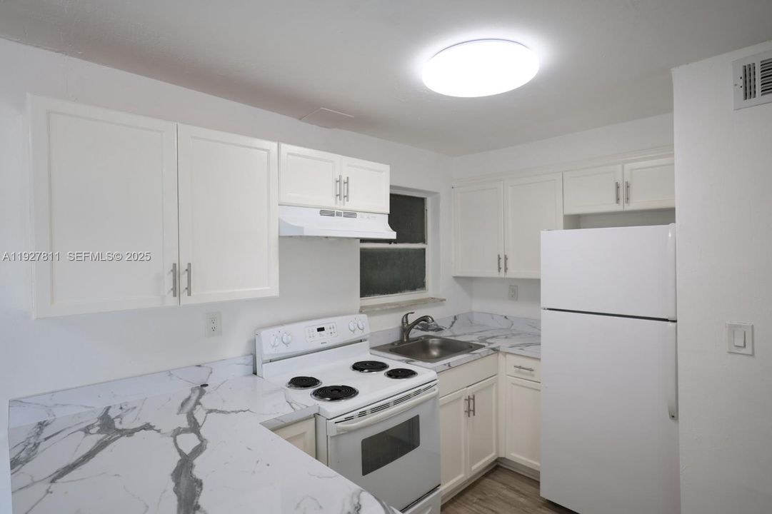 В аренду: $2,100 (2 спален, 1 ванн, 31279 Квадратных фут)