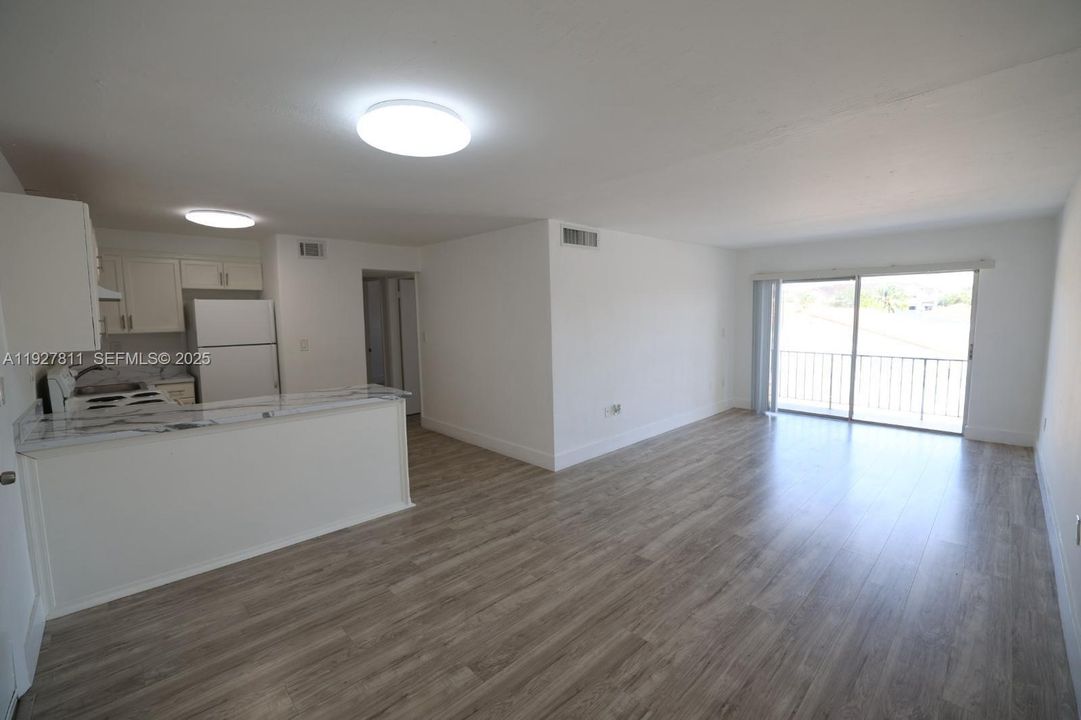 В аренду: $2,100 (2 спален, 1 ванн, 31279 Квадратных фут)