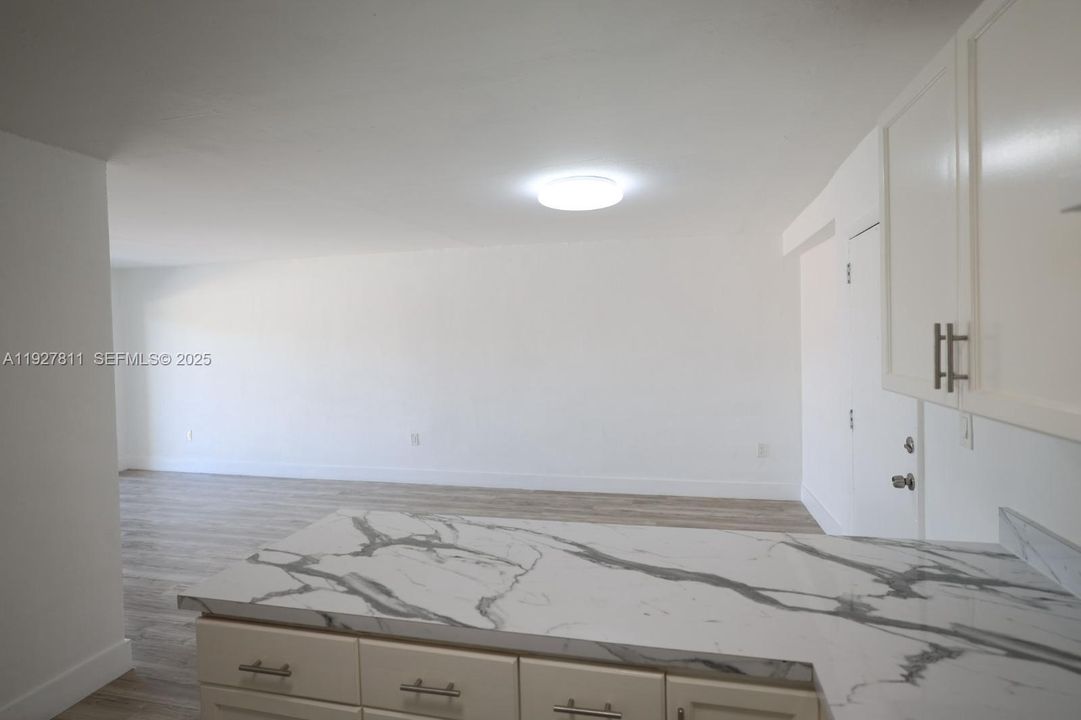 В аренду: $2,100 (2 спален, 1 ванн, 31279 Квадратных фут)