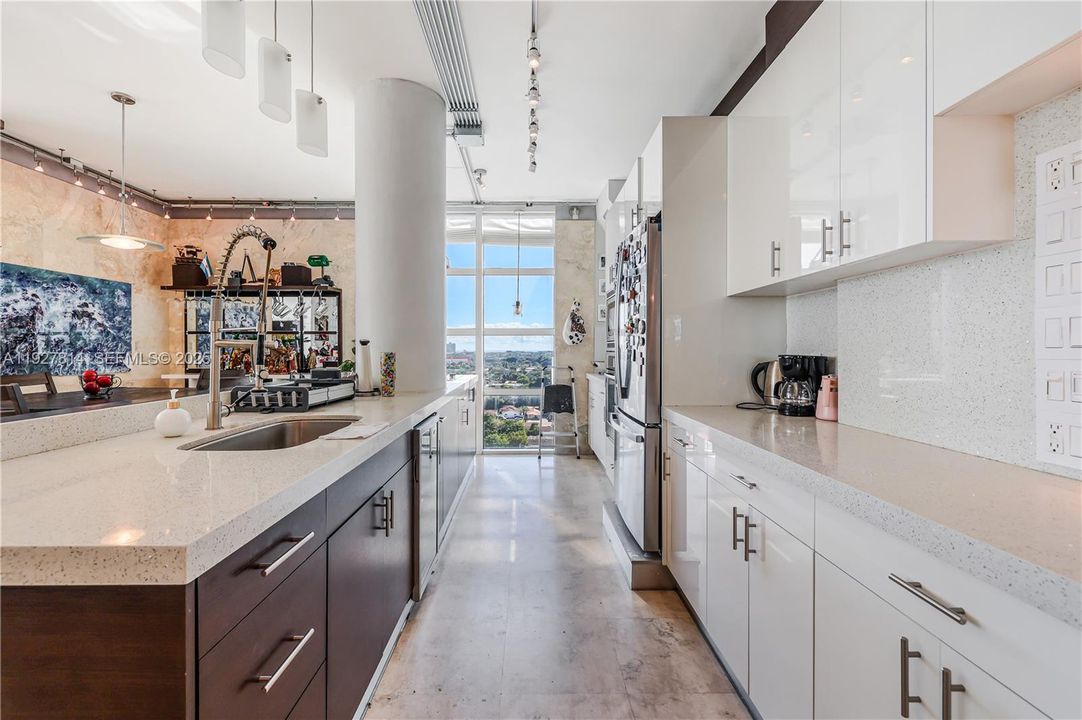 待售: $575,000 (2 贝兹, 2 浴室, 1285 平方英尺)