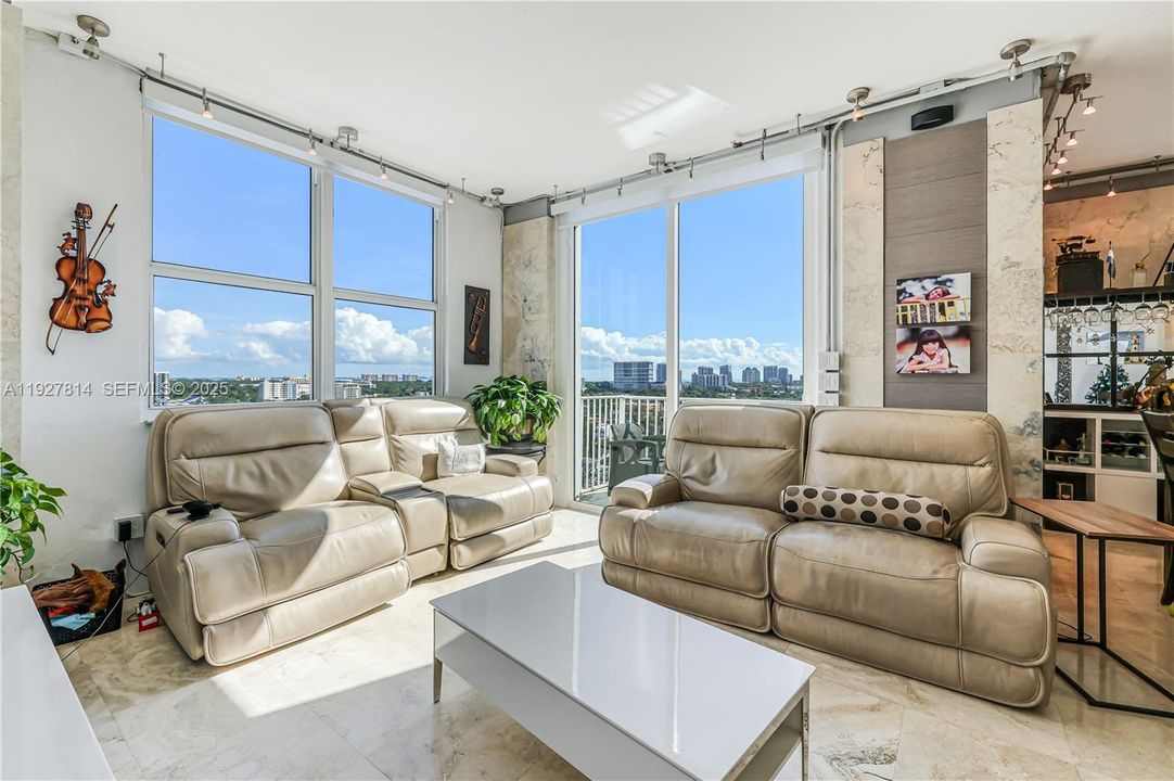 待售: $575,000 (2 贝兹, 2 浴室, 1285 平方英尺)