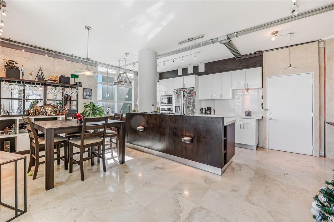 待售: $575,000 (2 贝兹, 2 浴室, 1285 平方英尺)