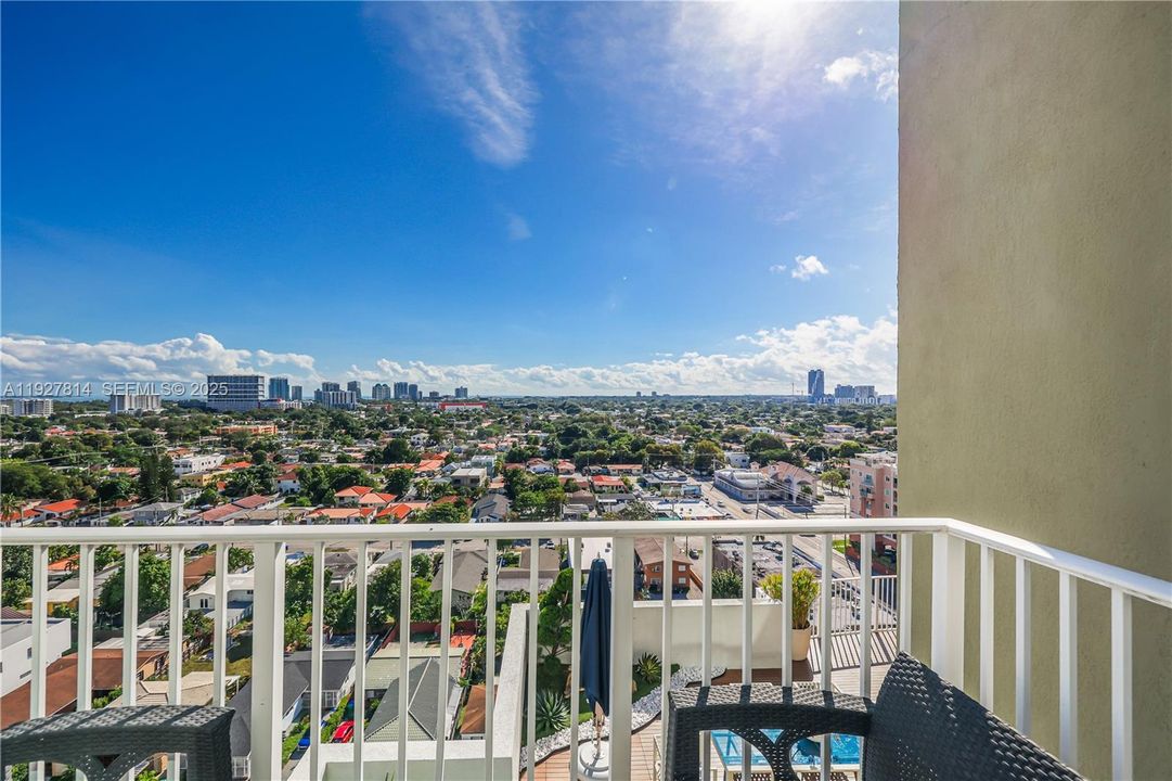 待售: $575,000 (2 贝兹, 2 浴室, 1285 平方英尺)