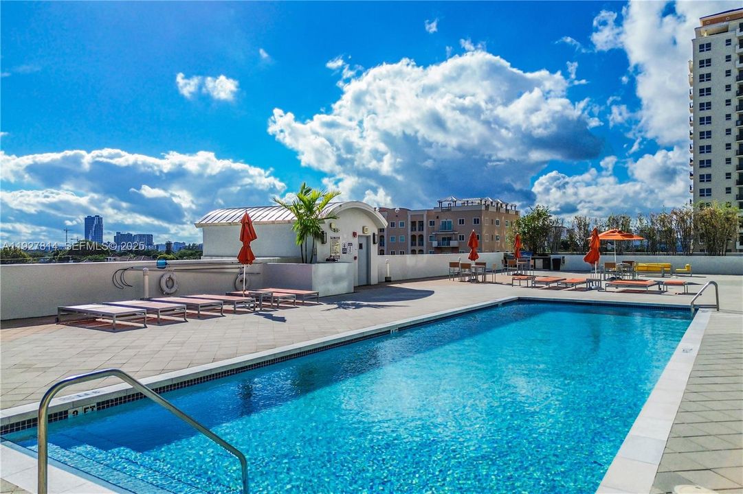 待售: $575,000 (2 贝兹, 2 浴室, 1285 平方英尺)