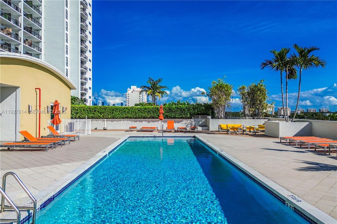 待售: $575,000 (2 贝兹, 2 浴室, 1285 平方英尺)