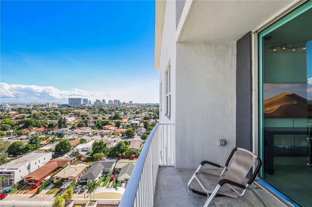 待售: $575,000 (2 贝兹, 2 浴室, 1285 平方英尺)