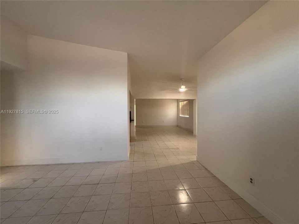 待售: $775,000 (4 贝兹, 1 浴室, 1807 平方英尺)