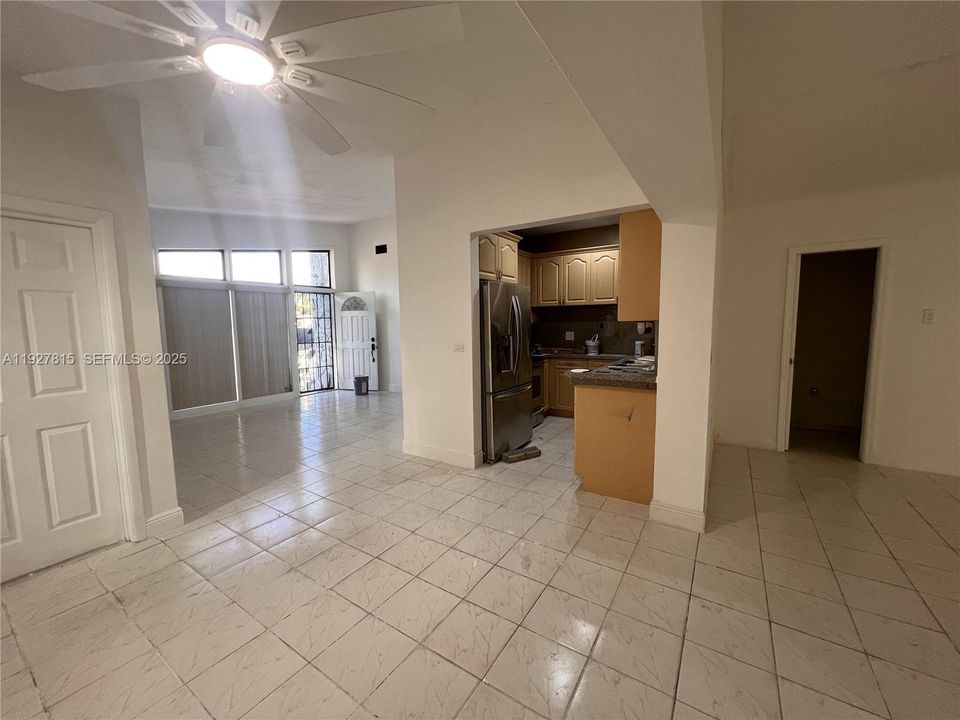 待售: $775,000 (4 贝兹, 1 浴室, 1807 平方英尺)