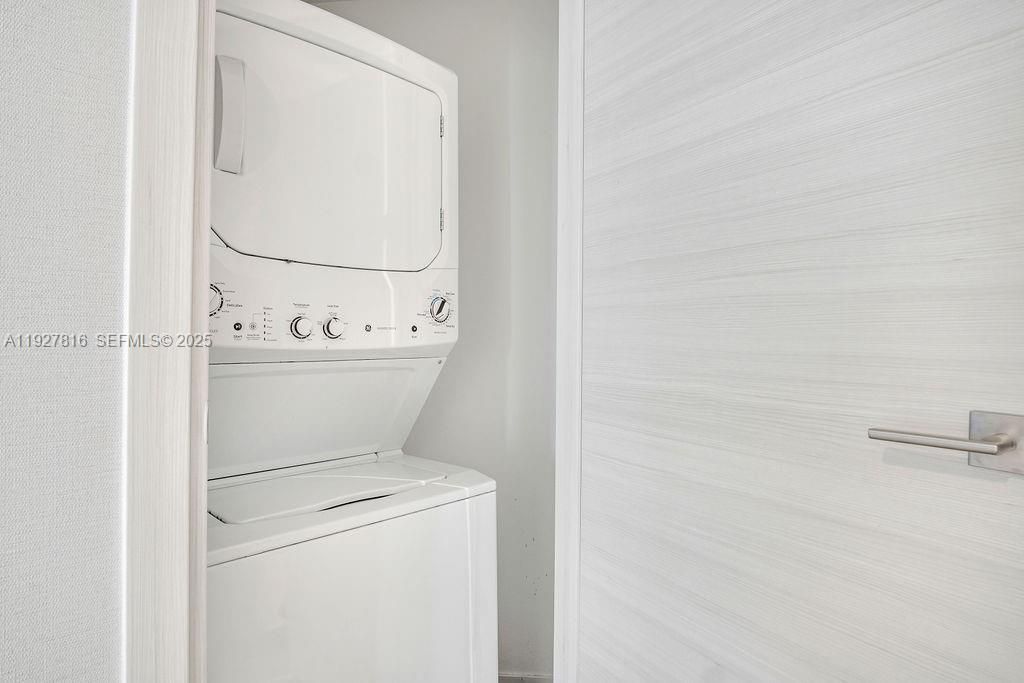 出租: $8,000 (2 贝兹, 2 浴室, 1152 平方英尺)