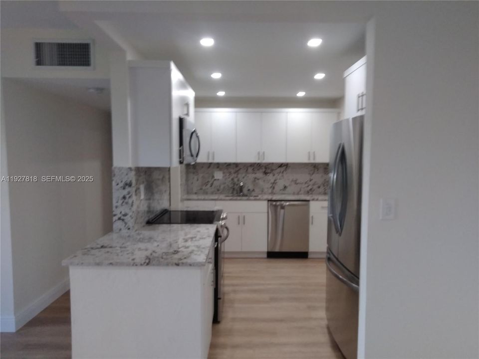 В аренду: $2,475 (2 спален, 2 ванн, 1033 Квадратных фут)