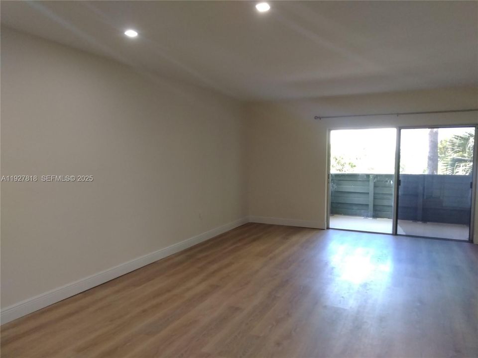 В аренду: $2,475 (2 спален, 2 ванн, 1033 Квадратных фут)