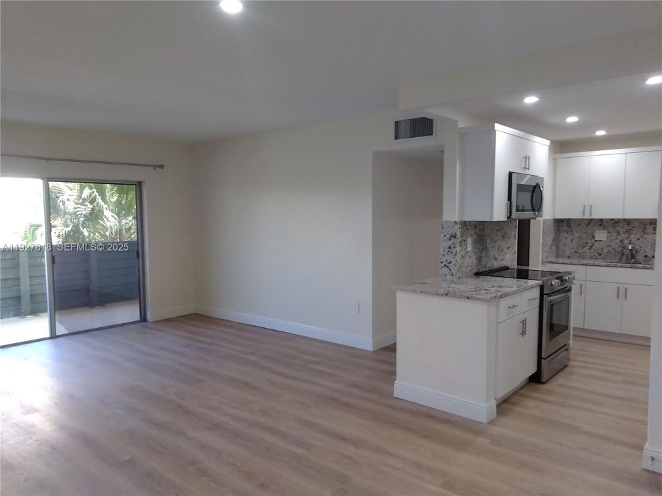 В аренду: $2,475 (2 спален, 2 ванн, 1033 Квадратных фут)