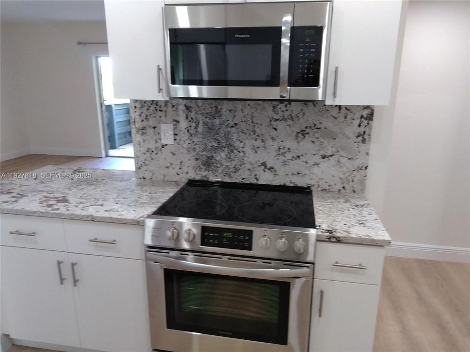 В аренду: $2,475 (2 спален, 2 ванн, 1033 Квадратных фут)