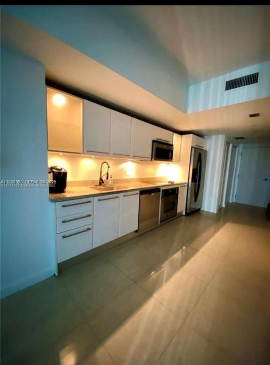 В аренду: $2,300 (0 спален, 1 ванн, 451 Квадратных фут)