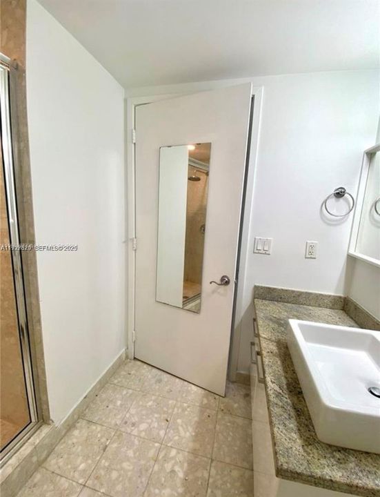 В аренду: $2,300 (0 спален, 1 ванн, 451 Квадратных фут)