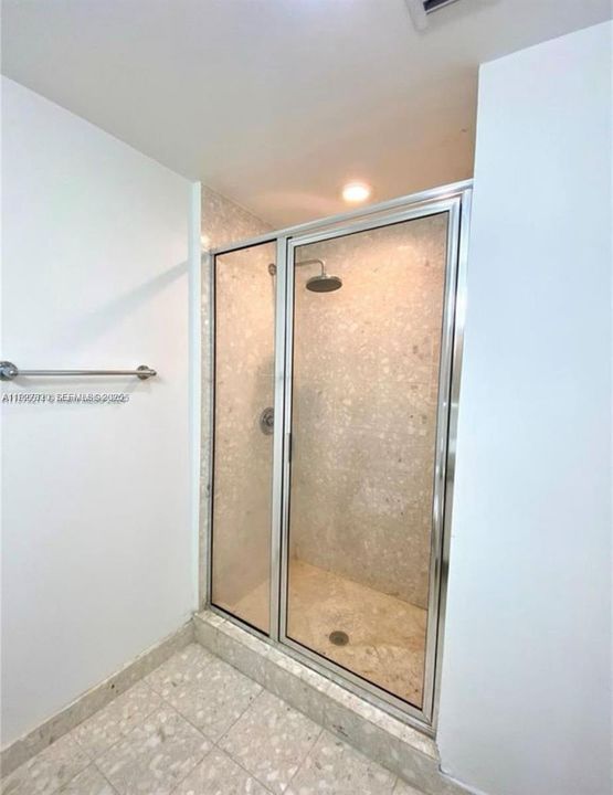 В аренду: $2,300 (0 спален, 1 ванн, 451 Квадратных фут)