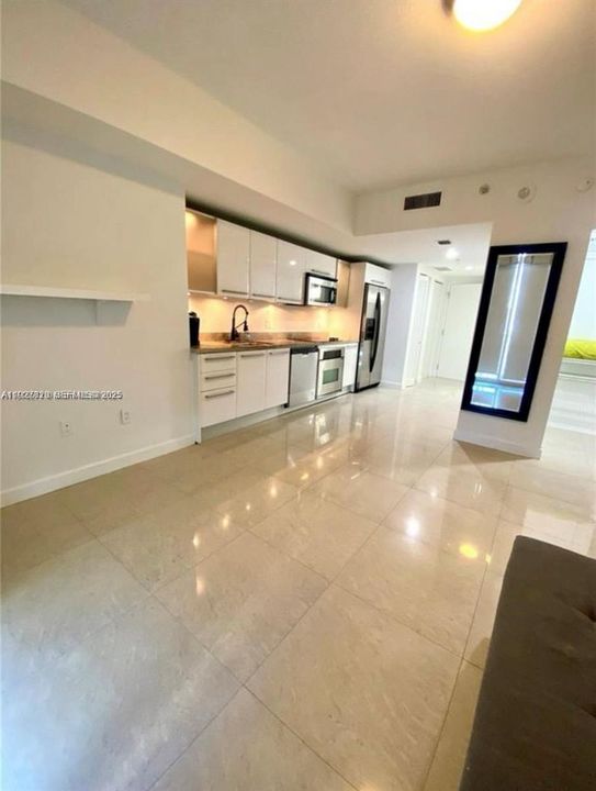 В аренду: $2,300 (0 спален, 1 ванн, 451 Квадратных фут)