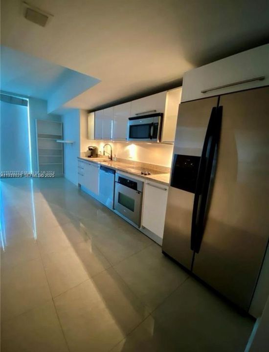 В аренду: $2,300 (0 спален, 1 ванн, 451 Квадратных фут)