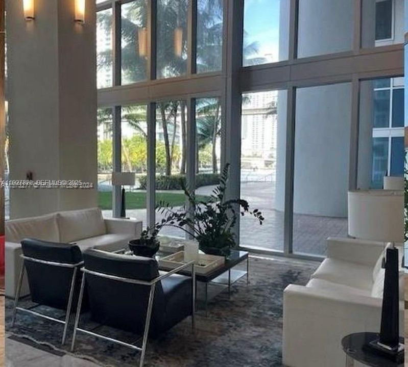 В аренду: $2,300 (0 спален, 1 ванн, 451 Квадратных фут)