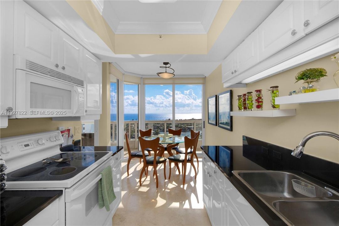 В аренду: $6,400 (3 спален, 2 ванн, 1696 Квадратных фут)