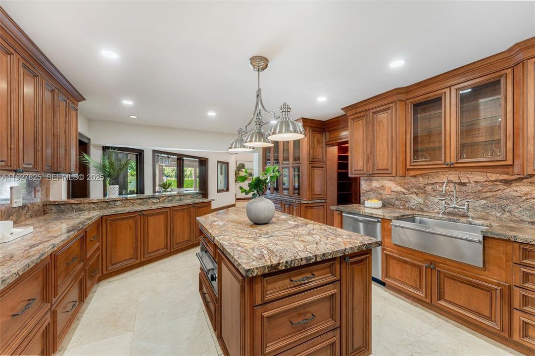 For Rent: $29,500 (6 beds, 5 baths, 7008 Square Feet)