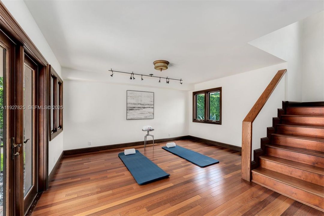 For Rent: $29,500 (6 beds, 5 baths, 7008 Square Feet)