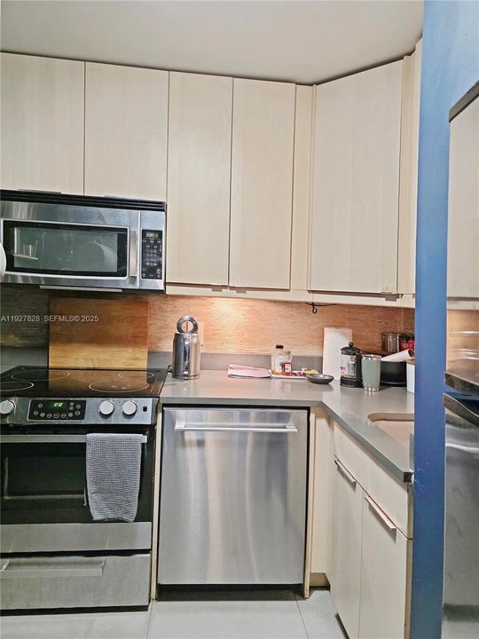 For Rent: $2,250 (0 beds, 1 baths, 540 Square Feet)