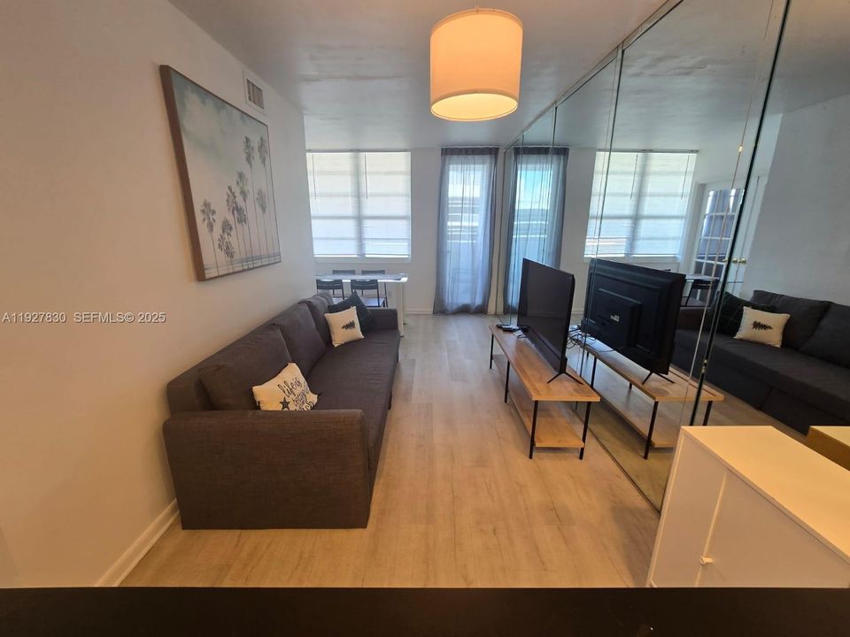 В аренду: $2,600 (1 спален, 1 ванн, 550 Квадратных фут)