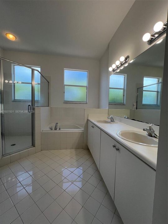 В аренду: $3,000 (3 спален, 2 ванн, 1670 Квадратных фут)