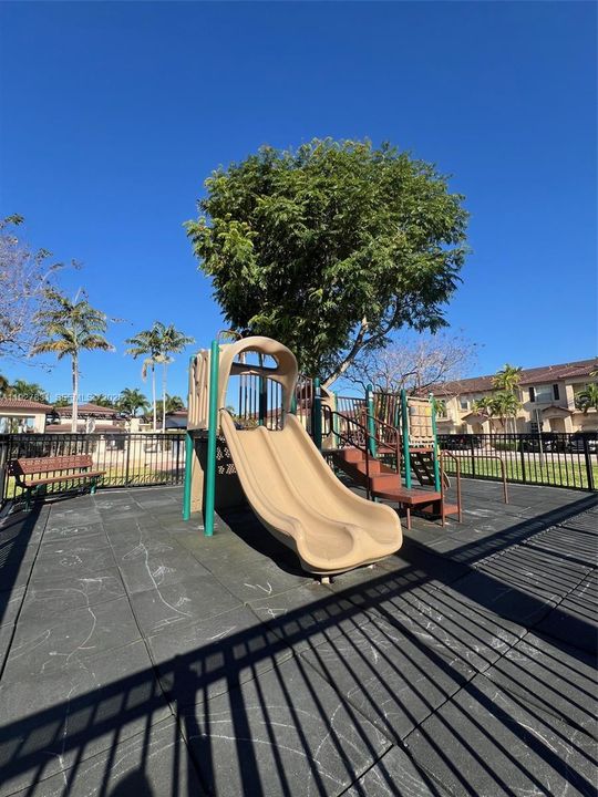 В аренду: $3,000 (3 спален, 2 ванн, 1670 Квадратных фут)