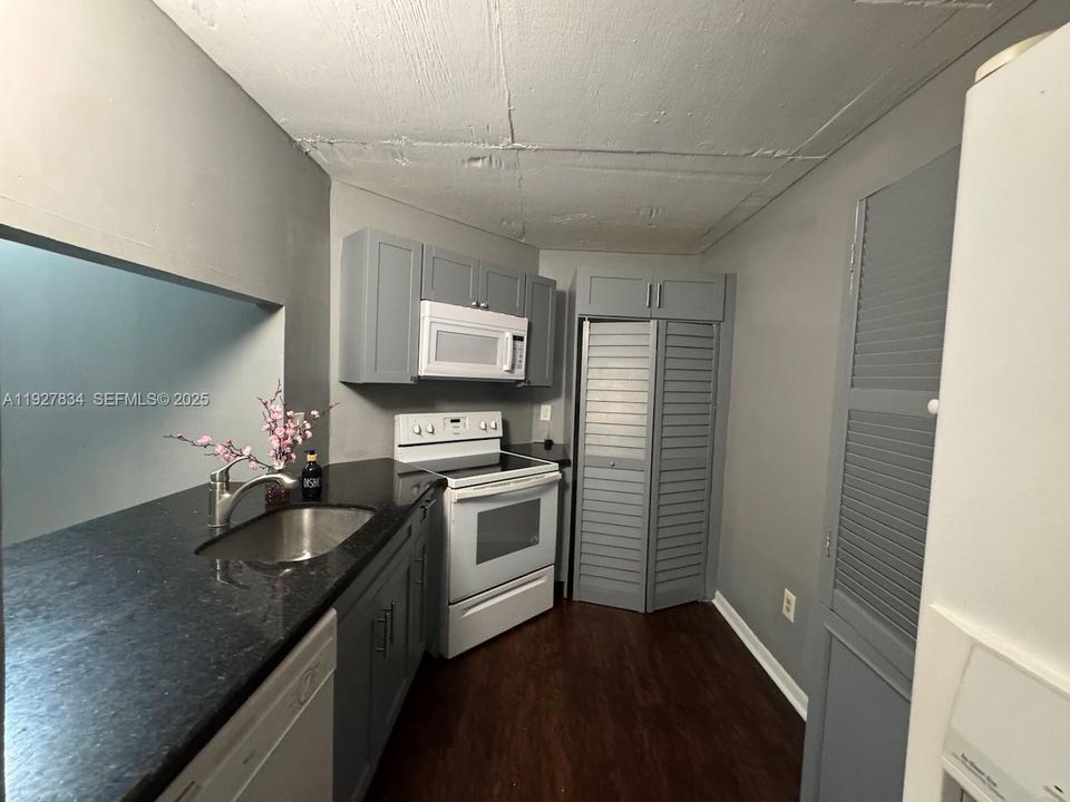 В аренду: $2,600 (3 спален, 2 ванн, 1266 Квадратных фут)