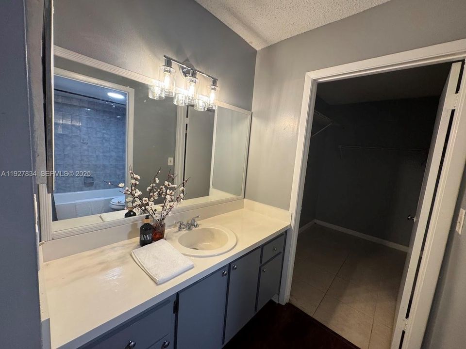 В аренду: $2,600 (3 спален, 2 ванн, 1266 Квадратных фут)